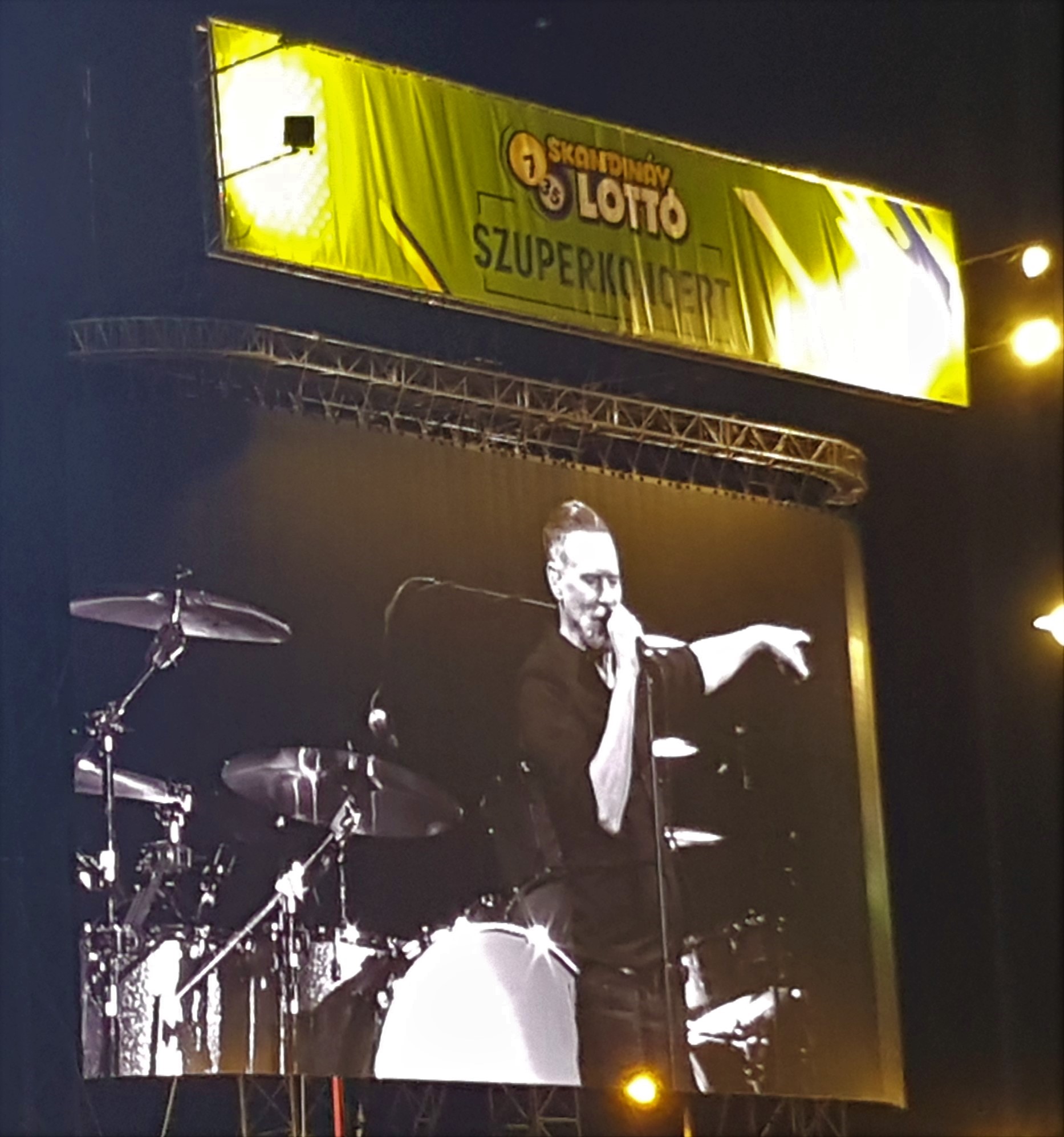 bryan adams budapest.jpg