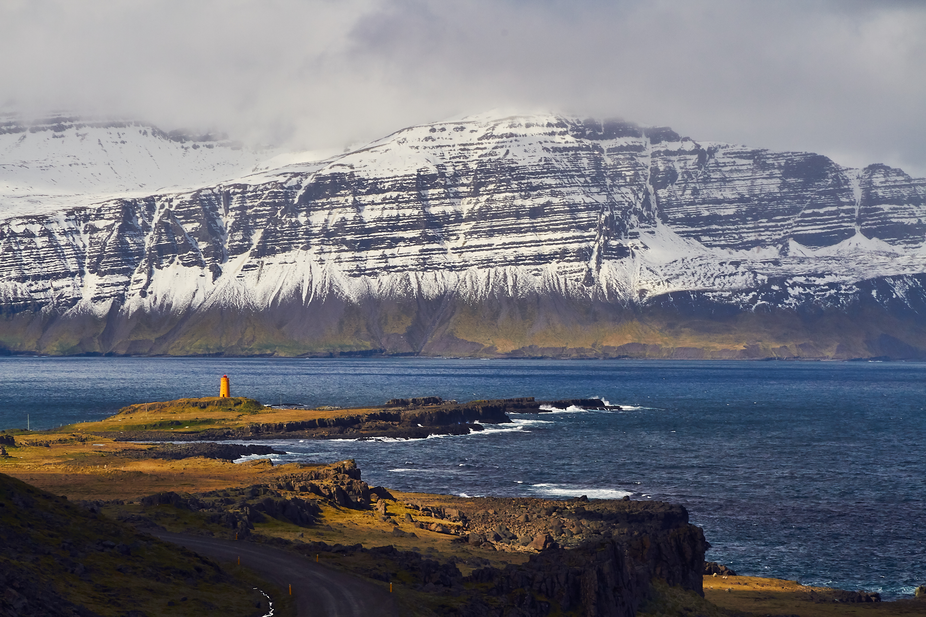Исландия. Рейкьявик фьорды. Рейкьявик дымная бухта. Хваль Фьорд Исландия. Заповедник Фьятлабак Исландия.