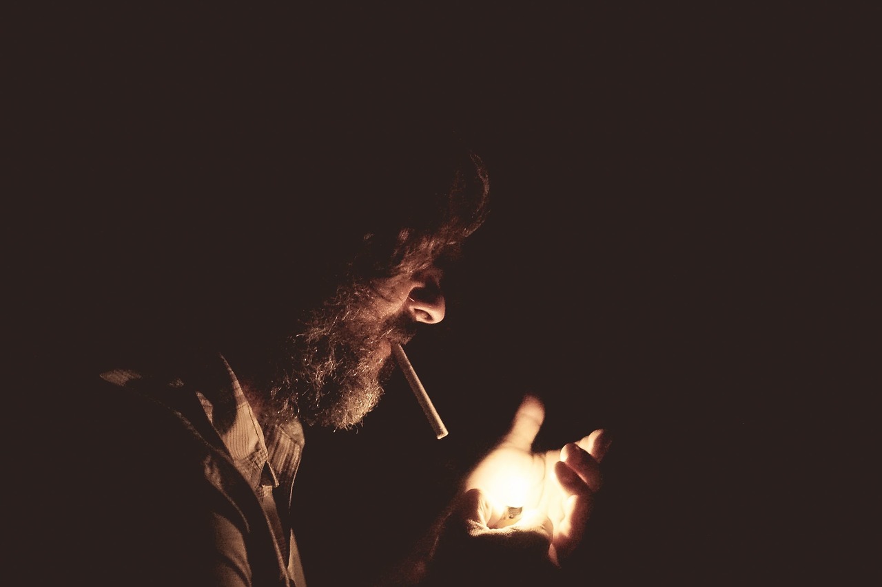 smoking918884_1280.jpg