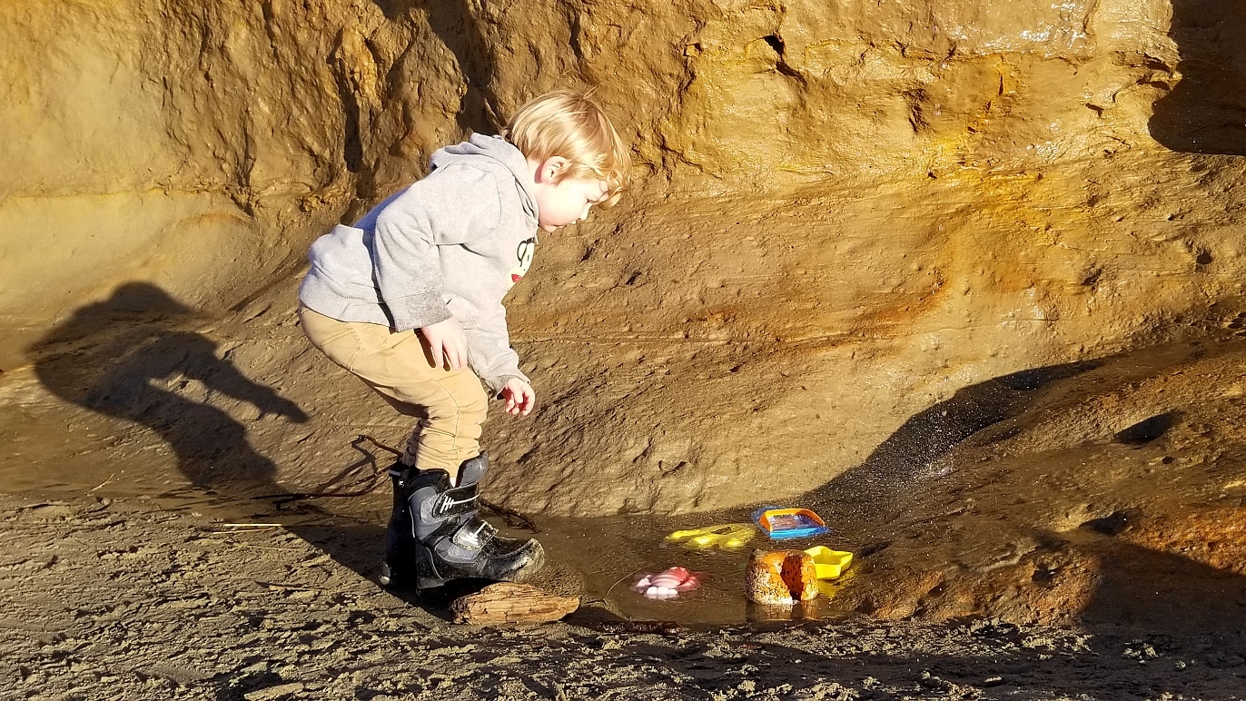 thingone sandtoys2.jpg