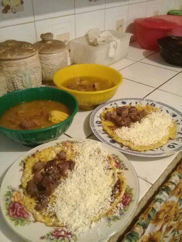 El plato de hoy cachapa y sopa.jpg
