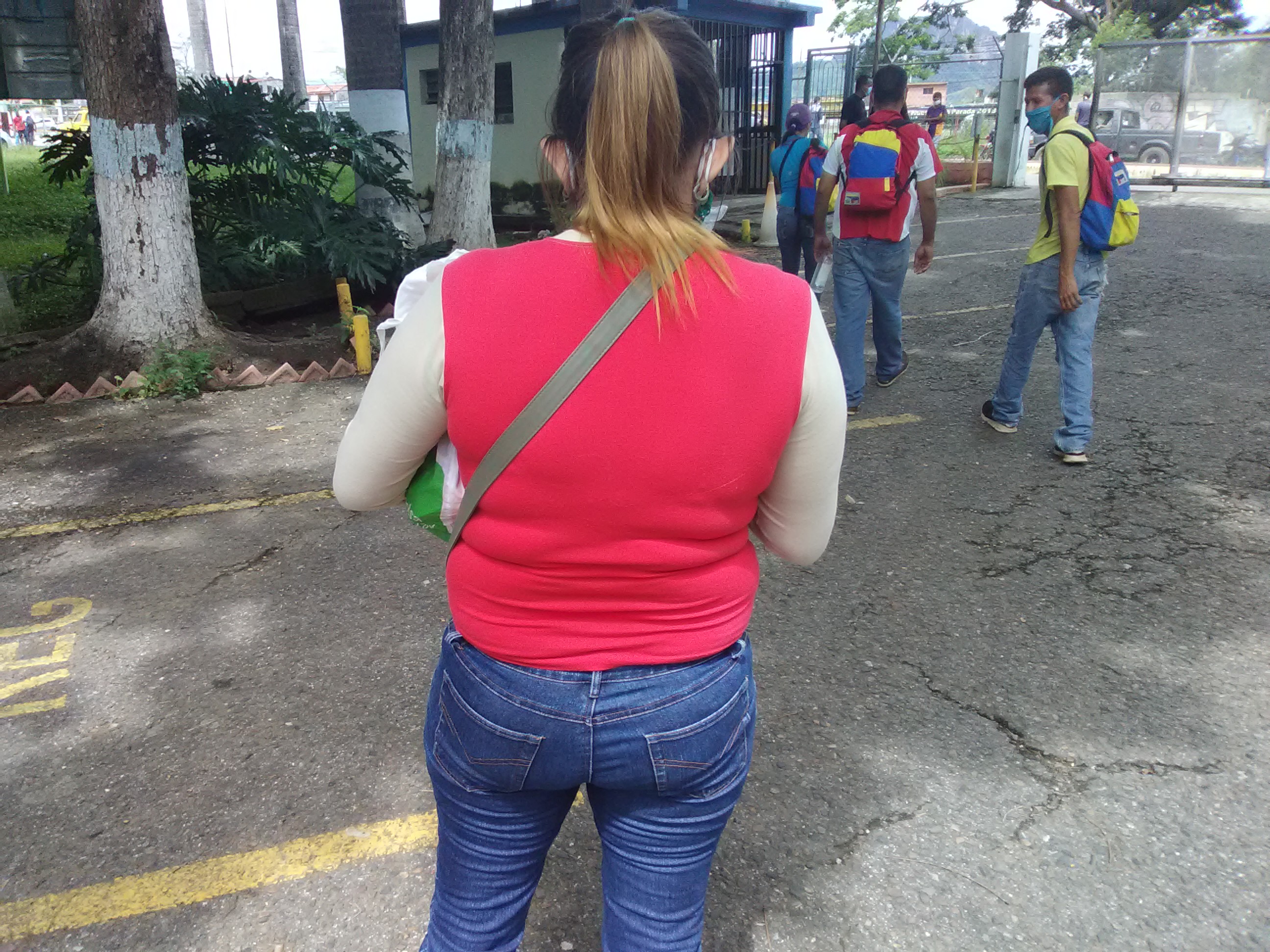 Mi mamá y yo saliendo del sitio. San Juan de los Morros, Guárico, Venezuela.