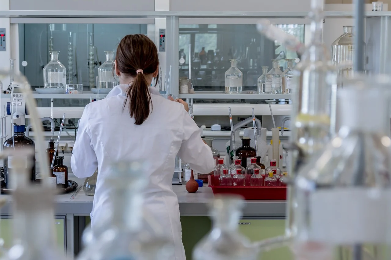 laboratory2815641_1280.webp