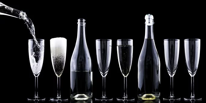 champagner1071356__340.webp