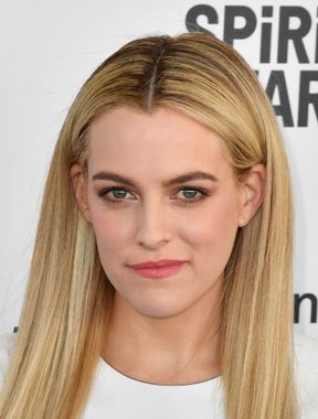 aucun riley keough as medora sloane.jpg