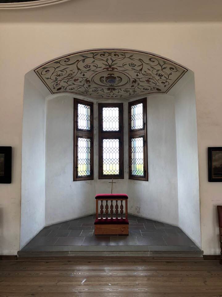 kneeler.jpg
