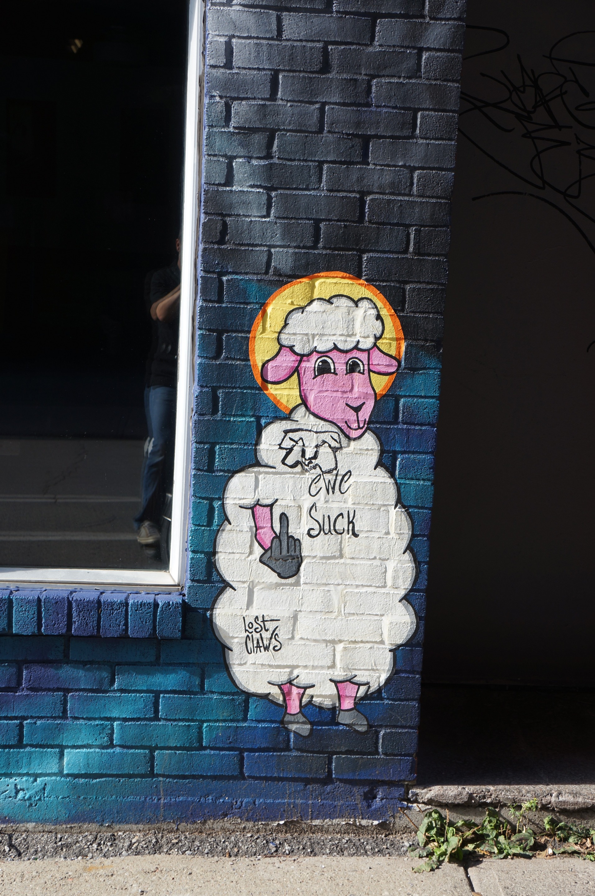 561 Lost Claws Mile End.jpg