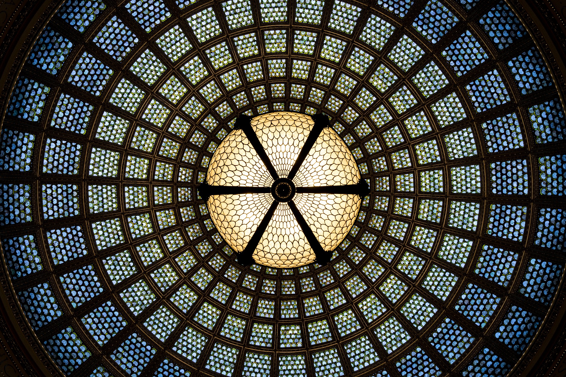 stainedglass1589648_1920.jpg