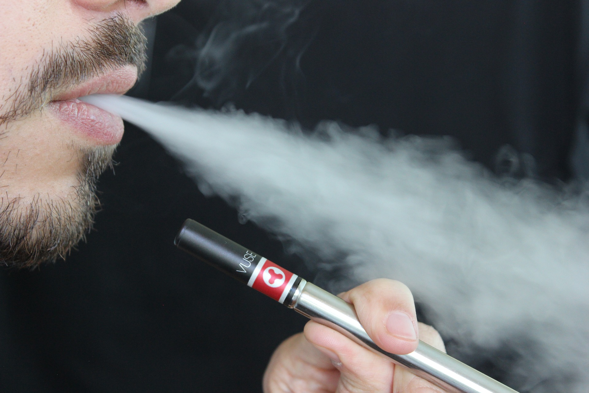 ecigarette1301670_1920.jpg