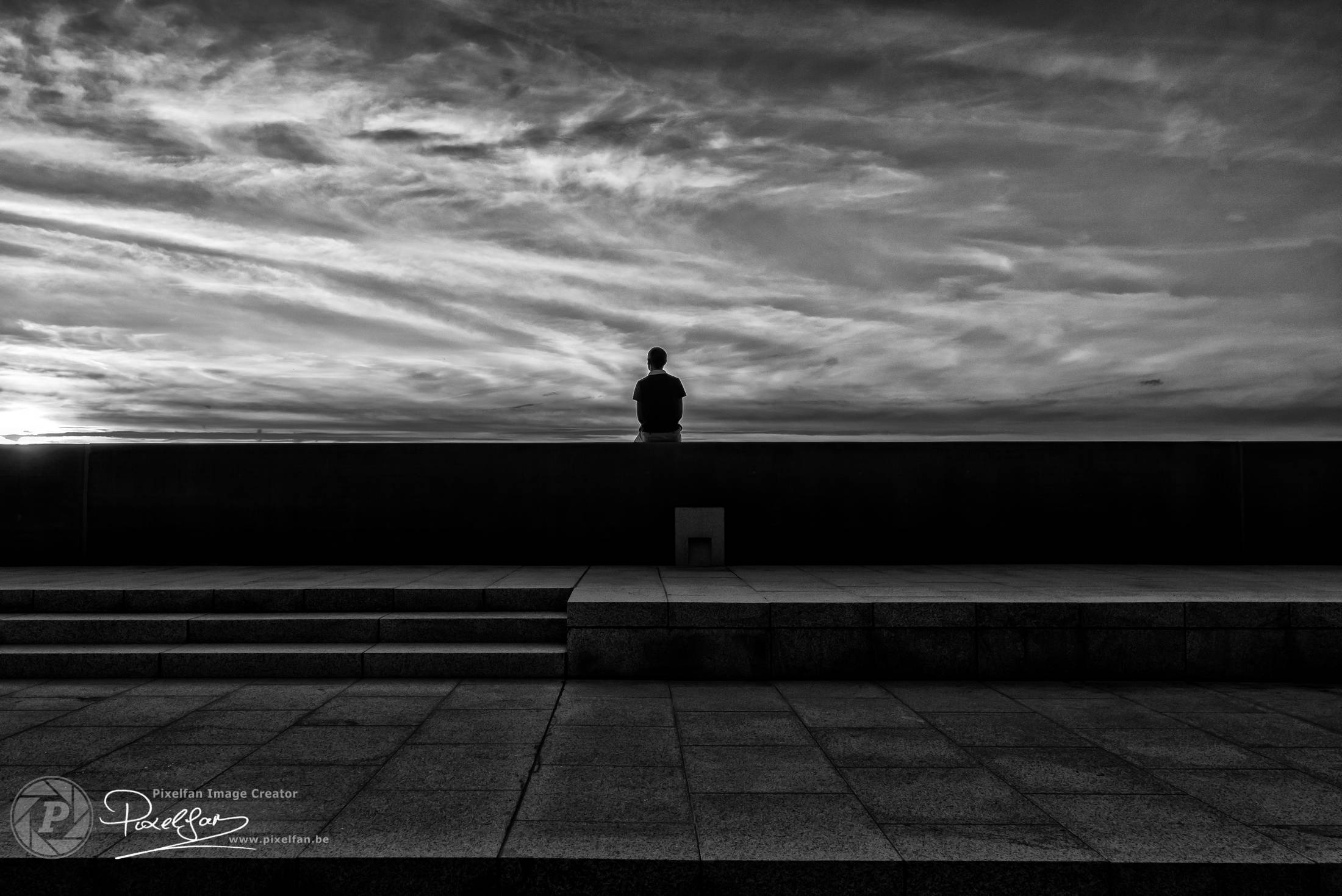 lonely_sunset_bw.jpg
