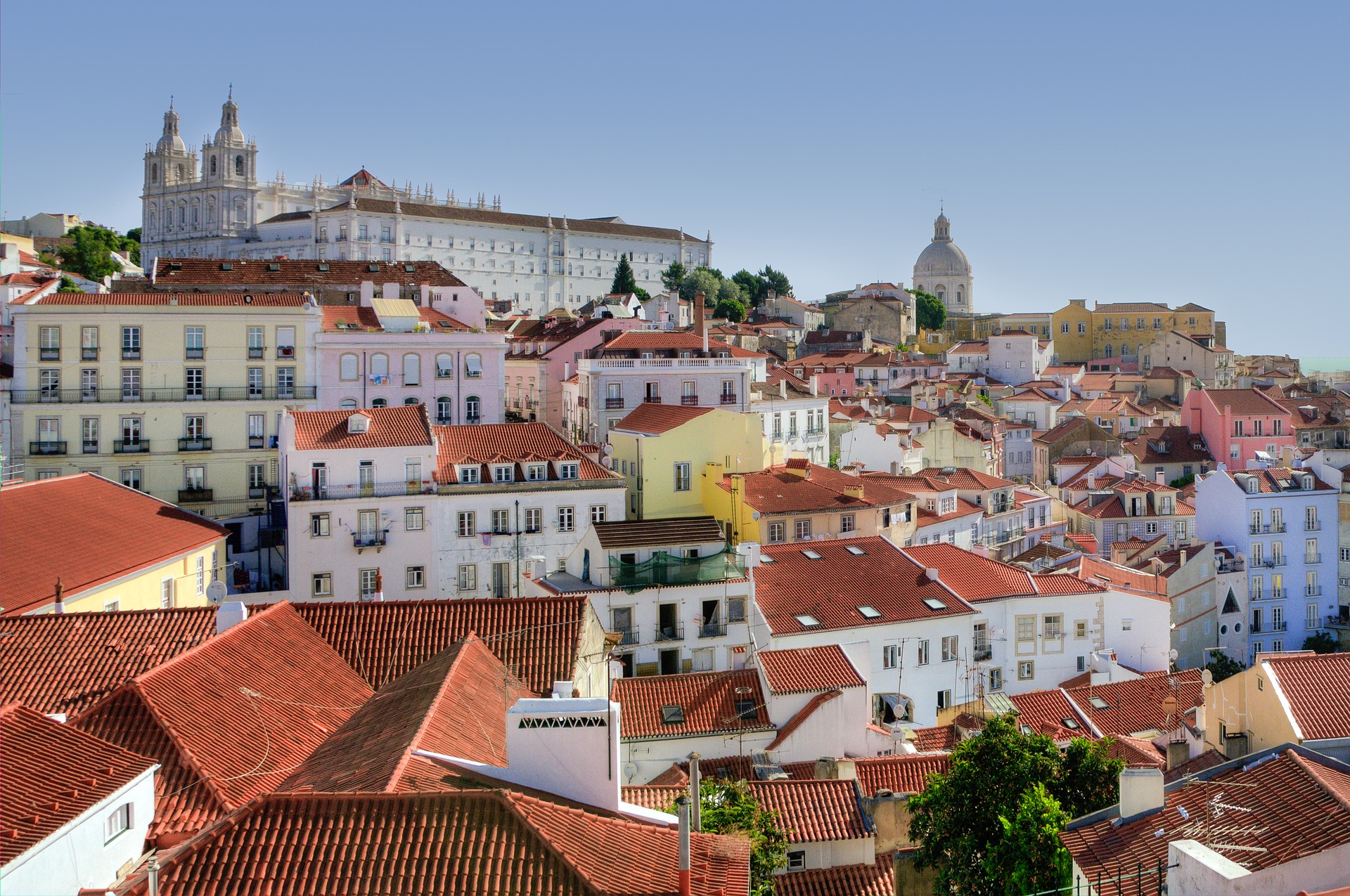 alfama2165717_1920.jpg