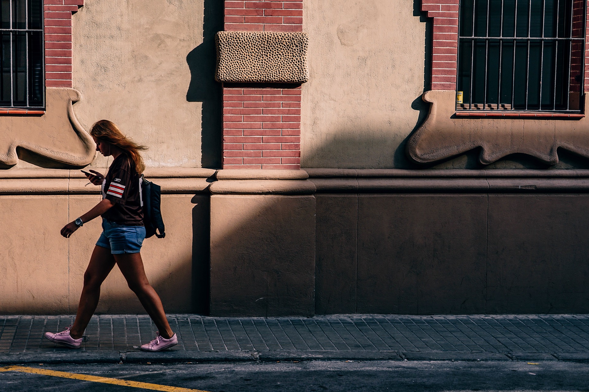 people2602807_1920.jpg