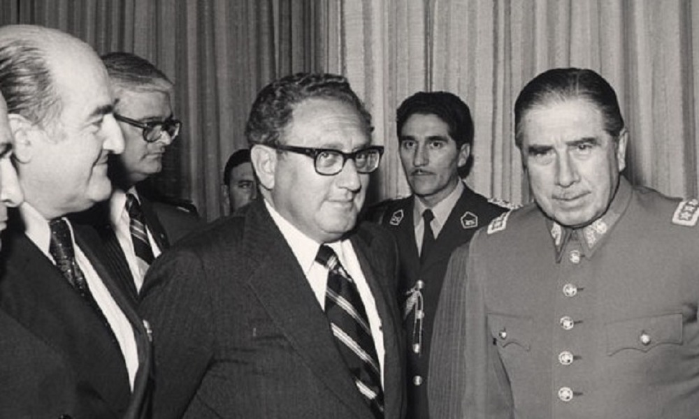 kiss n pinochet.jpg