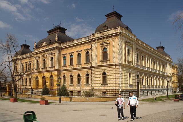 640pxSremski_Karlovci,_zgrada_Crkvenonarodnih_fondova.jpg