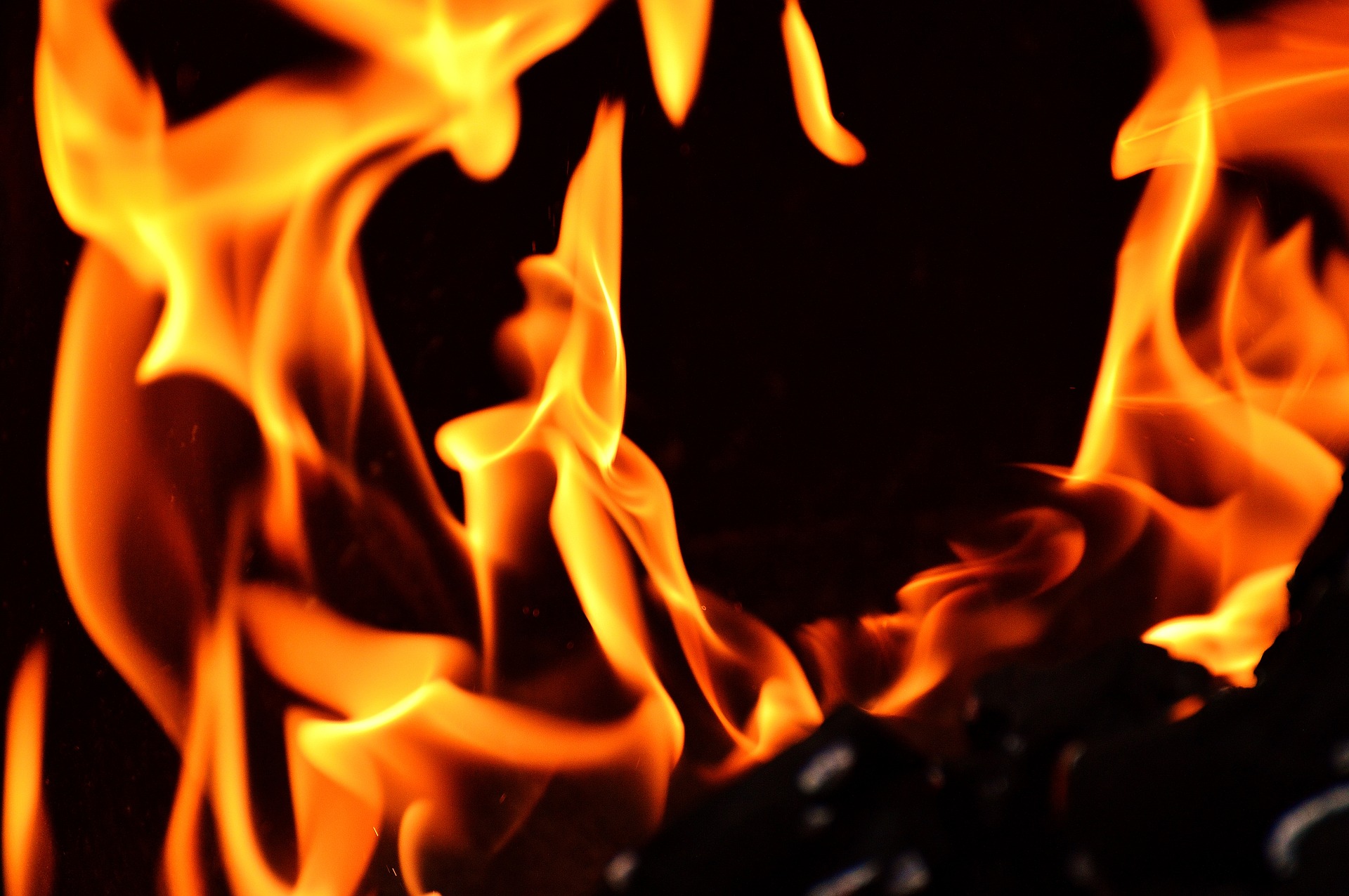 fire2204171_1920.jpg