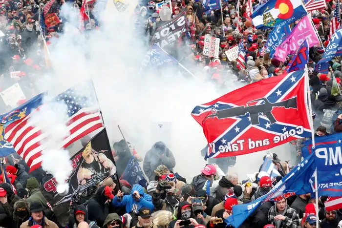https://www.buzzfeednews.com/article/emmanuelfelton/black-capitol-police-racism-mob